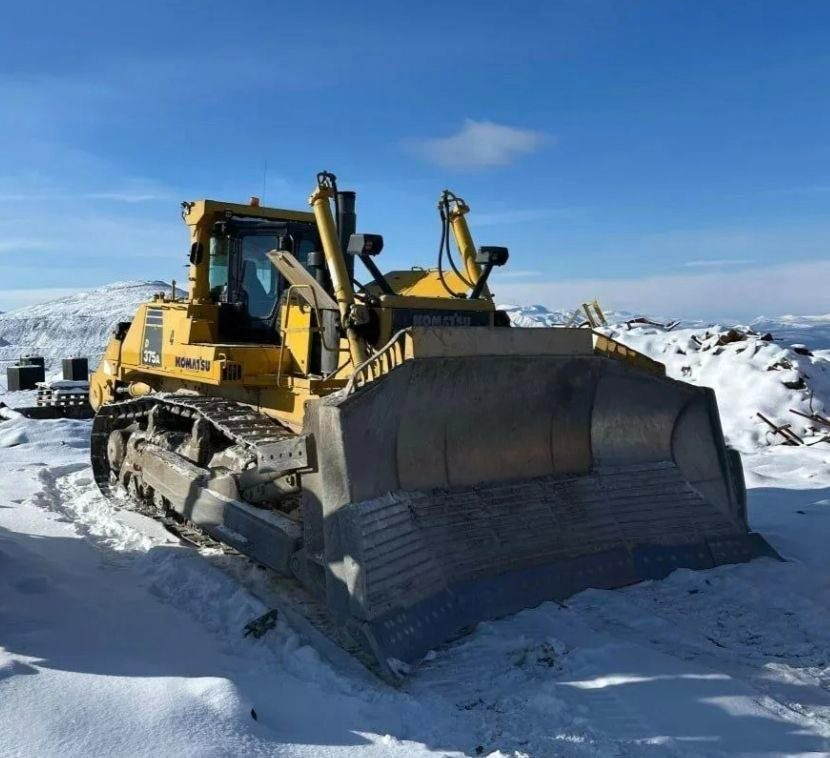 Komatsu D375 · Экскаваторы и погрузчики · 2017 г. · Владивосток - фото