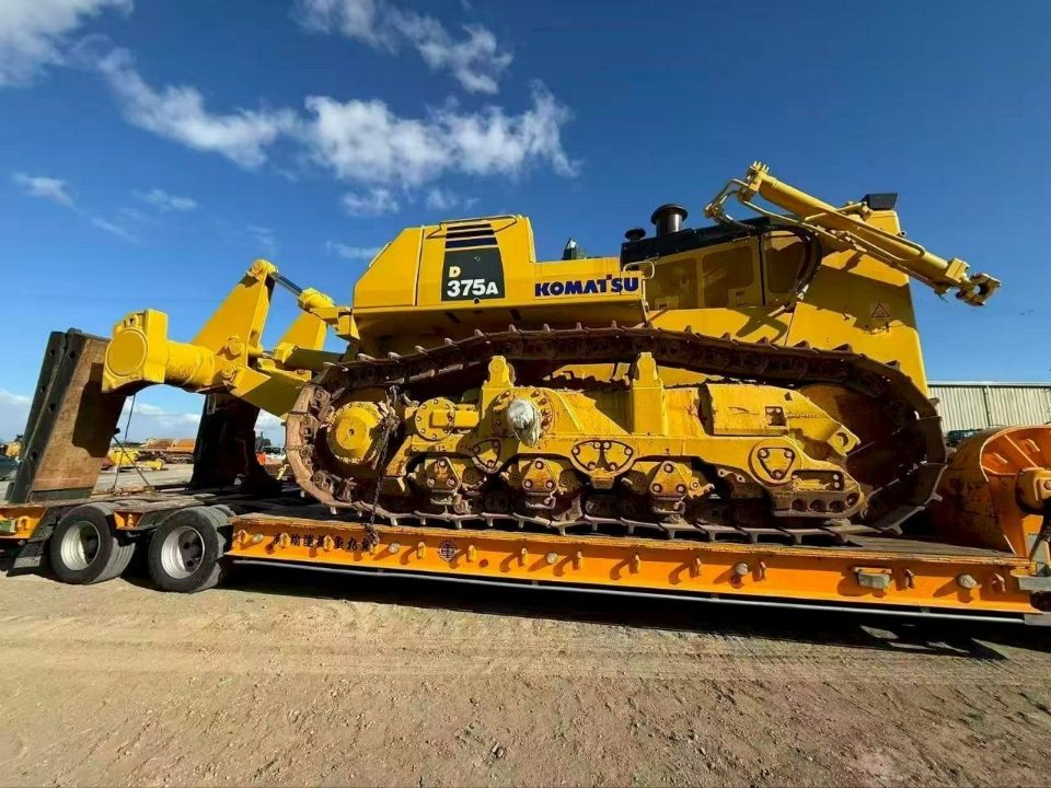Komatsu D375-A5 · Экскаваторы и погрузчики · 2020 г. · Владивосток - фото